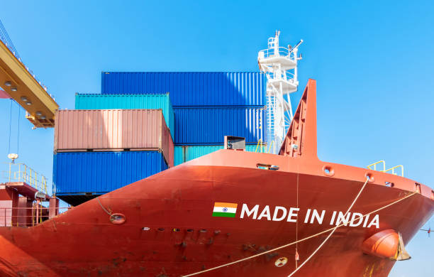 handelskrieg, made in india intelligentes logistikkonzept. schifffahrt cargo schiff geschäft container import-und export-unternehmen für logistik und transport. chinesische investitionen in südostasien. - india stock-fotos und bilder