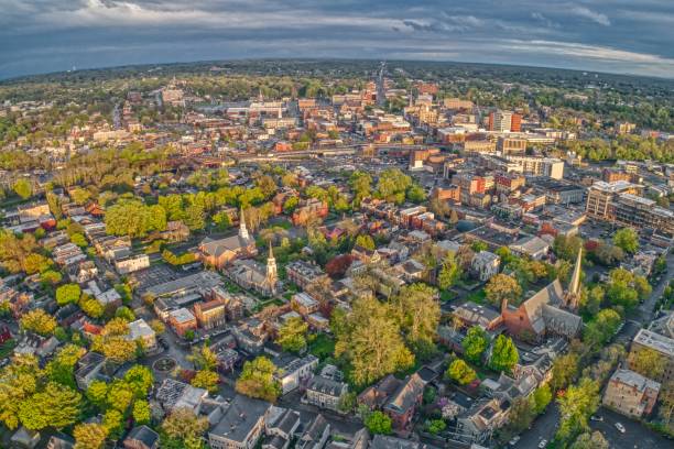 schenectady es una pequeña ciudad en el norte del estado de nueva york en el canal de erie - mohawk river fotos fotografías e imágenes de stock