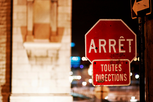 A stop sign in French.
