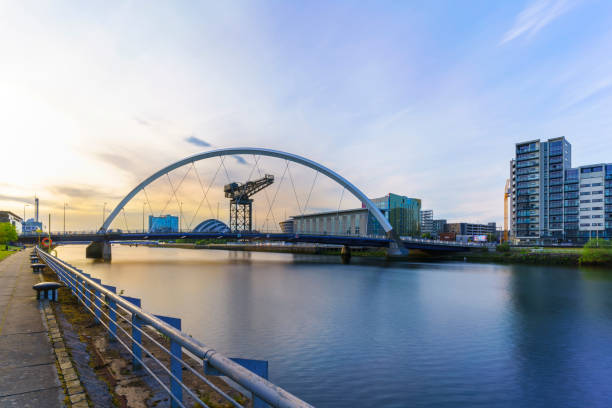 The Clyde Arc Bridge or the Squinty Bridge crossing the river Clyde in twilight in Glasgow , Scotland , UK The Clyde Arc Bridge or the Squinty Bridge crossing the river Clyde in twilight in Glasgow , Scotland , UK clyde river stock pictures, royalty-free photos & images