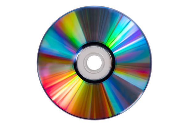 disque cd ou dvd vintage sur fond blanc, chemin de découpage. vieux disques de cercle utilisés pour le stockage de données, partager des films et de la musique - dvd stack cd movie photos et images de collection