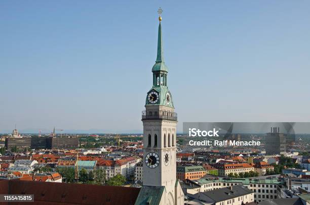 Die Pfarrkirche St Peter Turm Am Marienplatz München Bayern Deutschland Stockfoto und mehr Bilder von 2019