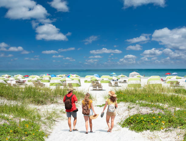 famiglia in vacanza estiva in florida. - clearwater foto e immagini stock