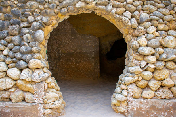 istock Rock with arch as doors in ALgarve Portugal 1155436964
