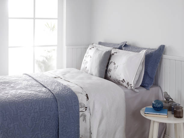 ベッドルームの詳細 - apartment architecture bed bedding ストックフォトと画像