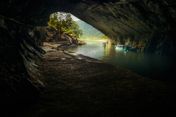 istock dark cave named Phong Nha Ke Bang 1155443628