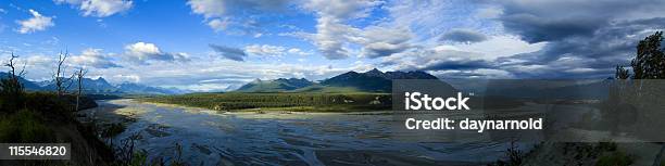 Photo libre de droit de Montagnes Et Rivières banque d'images et plus d'images libres de droit de Alaska - État américain - Alaska - État américain, Arbre, Arbre à feuilles caduques