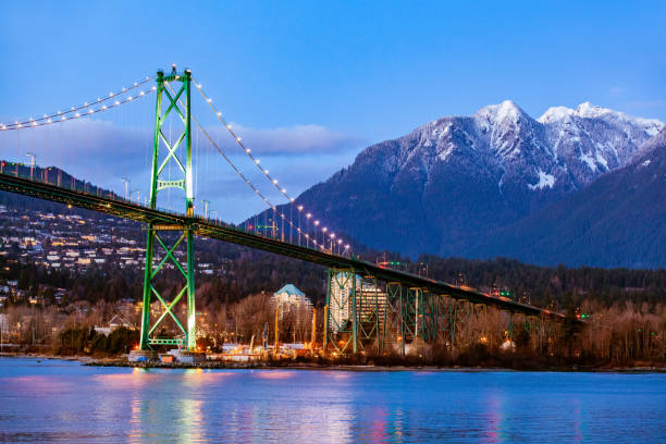 Lion's Gate Bridge and Grouse Mountain view at twilight Lion's Gate Bridge and Grouse Mountain view at twilight west vancouver stock pictures, royalty-free photos & images