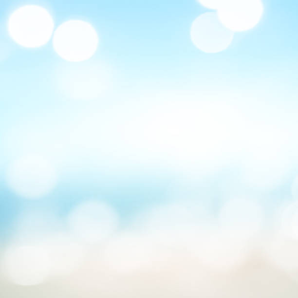 abstrait floue belle plage dans le jour ensoleillé et ciel lumineux avec double exposition des ampoules bokeh dans le fond carré pour le concept de modèle de conception de collection saison d’été - green sky water wave photos et images de collection
