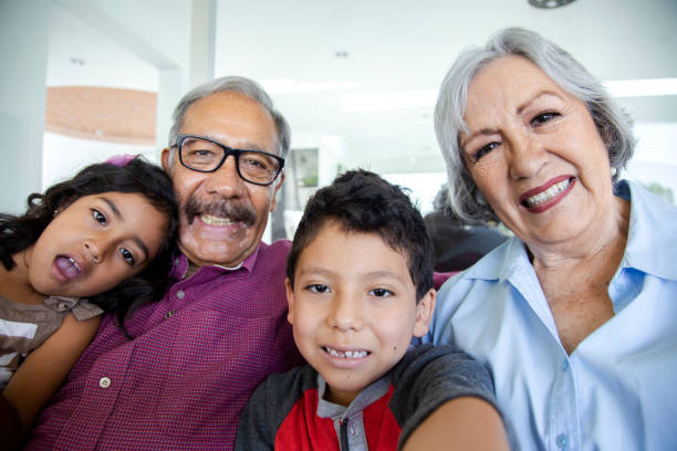 istock Grandparents and grandchildren 1155486492