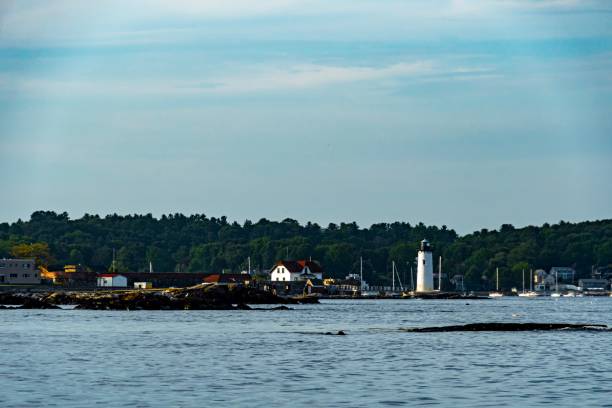 portsmouth harbor lighthouse - portsmouth, nh - england new coastline house fotografías e imágenes de stock