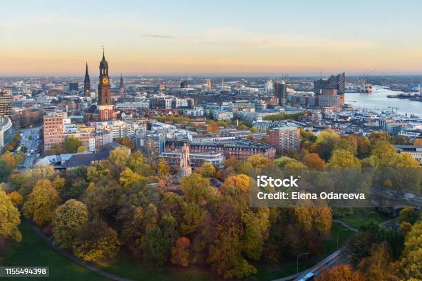 Blick Auf Hamburg Mit Michel Hafen Und New Elbphilharmonie Bei Sonnenuntergang Deutschland Stockfoto und mehr Bilder von Hamburg