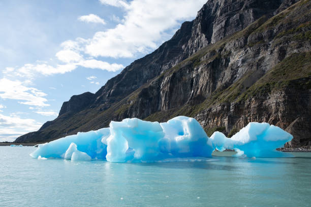 iceberg perto da geleira de perito moreno, argentina - glacier moreno glacier iceberg argentina - fotografias e filmes do acervo