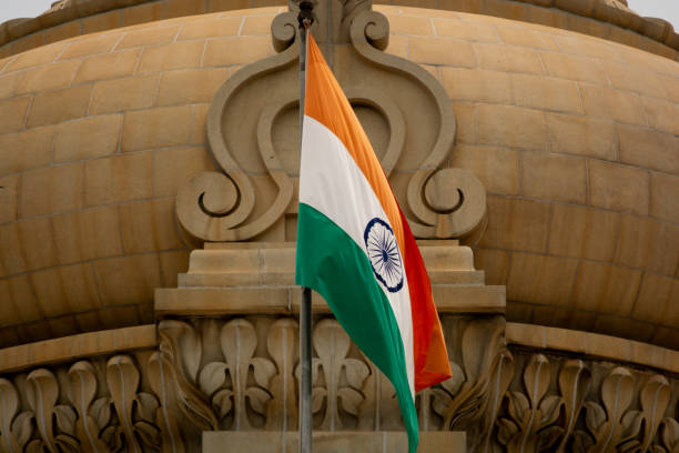 closeup of indian flag waving on the dome of vidhana soudha at bangaluru, india - bangalore india parliament building vidhana soudha imagens e fotografias de stock