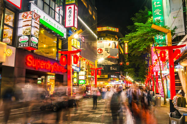 ximending ナイトマーケットは台北の非常に人気のある地区で、この地域は台北の有名なファッション、ナイトマーケット、ストリートフードです。 - 夜市 ストックフォトと画像