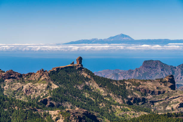 vista colorida e cénico de roque nublo e de el teide-tejeda, gran canaria, consoles de canárias, spain - sky travel destinations tourism canary islands - fotografias e filmes do acervo