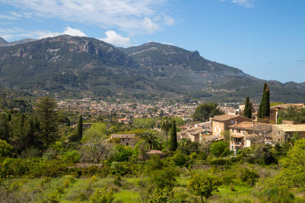 istock The city of Biniaraix 1155588955