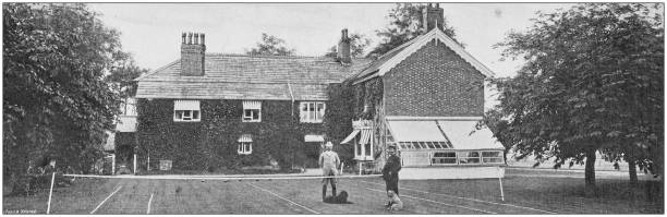 античный винтажный черно-белое фото: британский загородный дом - old obsolete house black and white stock illustrations