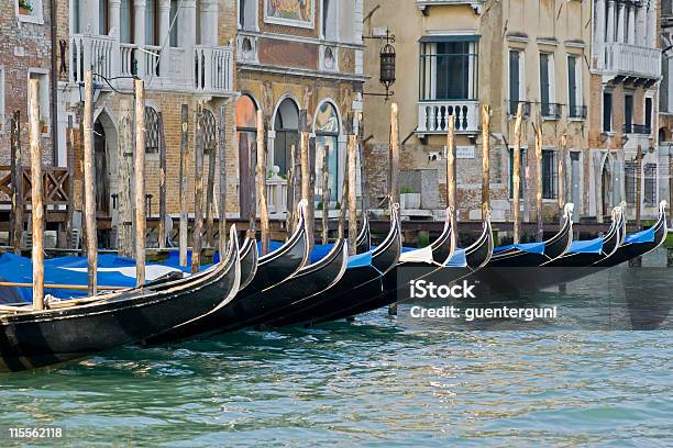 Foto de Gôndolas No Grande Canal De Veneza e mais fotos de stock de Canal - Canal, Casa, Cidade