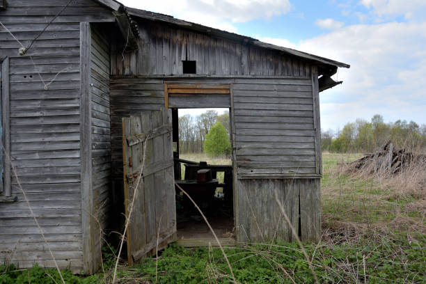 istock abandoned rural house in the countryside 1155621338