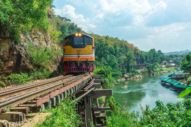 prowincja kanchanaburi, lokomotywa, pociąg parowy, tajlandia, pociąg - pojazd - kanchanaburi province train thailand diesel zdjęcia i obrazy z banku zdjęć