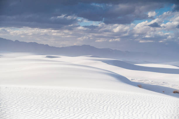 white sands national park - sand sand dune white sands national monument desert fotografías e imágenes de stock
