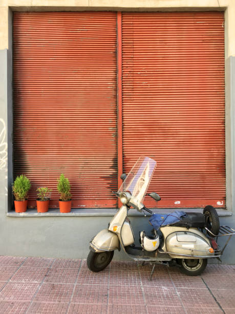 scooter estacionado na rua - uruguay montevideo facade built structure - fotografias e filmes do acervo
