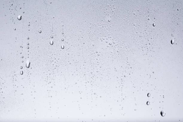 wasser tropfen hintergrund regen tropfen kondenswasser textur - condensation water cold drink drop stock-fotos und bilder