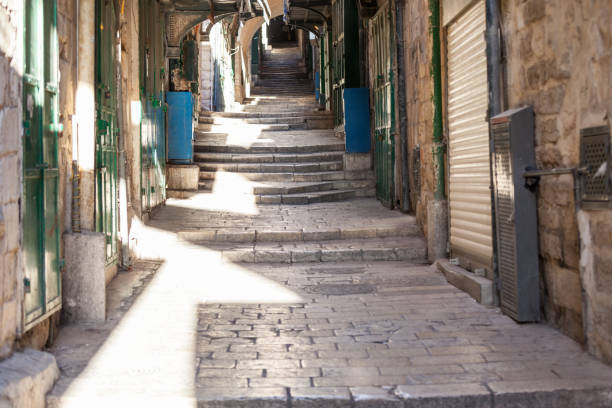 エルサレムのドロローザ通りの素晴らしい眺め。 - 1477 ストックフォトと画像