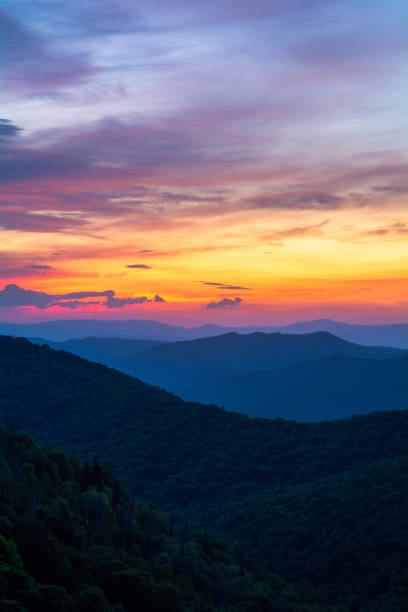 sunrise from east fork - blue ridge mountains appalachian mountains sunrise mountain imagens e fotografias de stock