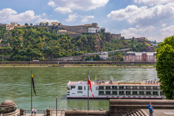 рейн в кобленце - koblenz rhine river river city стоковые фото и изображения