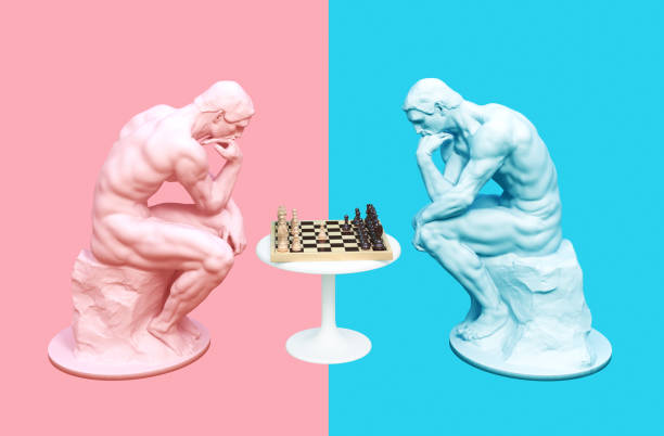 deux penseurs méditant le jeu d'échecs sur les fond roses et bleus - jeu déchecs photos et images de collection