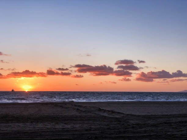 istock Winter sunset over the Pacific Ocean in Los Angeles, CA 1155743758
