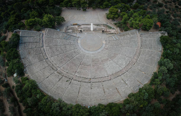 teatr epidaurus w grecji - epidaurus greece epidavros amphitheater zdjęcia i obrazy z banku zdjęć