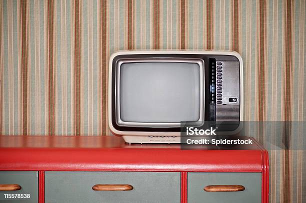 Sixties Retro Tv Na Biurku - zdjęcia stockowe i więcej obrazów Telewizor - Telewizor, Staromodny, Powrót do retro