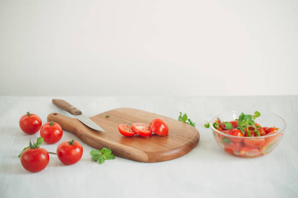 Tomato salad with spinach, cottage cheese, olive oil and pepper