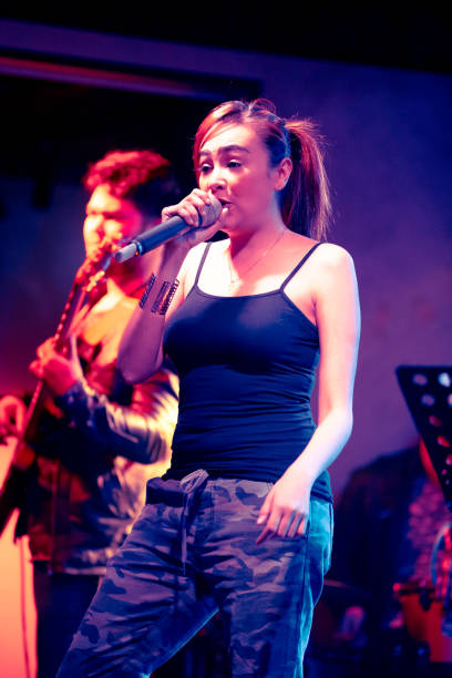 upcoming filipino band performing at a nightclub in dubai - filipino ethnicity audio imagens e fotografias de stock