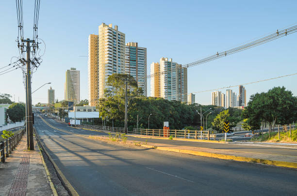 ceara allee des campo grande ms, brasilien - large transportation bridge famous place stock-fotos und bilder