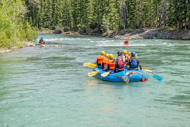 rafting on the kananaskis river - kananaskis country imagens e fotografias de stock