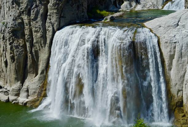 shoshone falls sublime - idaho waterfall natural landmark extreme terrain fotografías e imágenes de stock