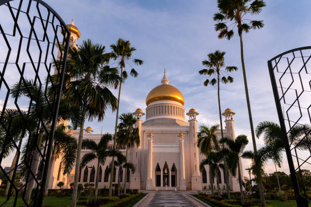 istock Omar Ali Saifuddien Mosque in Brunei Darussalam 1155913788