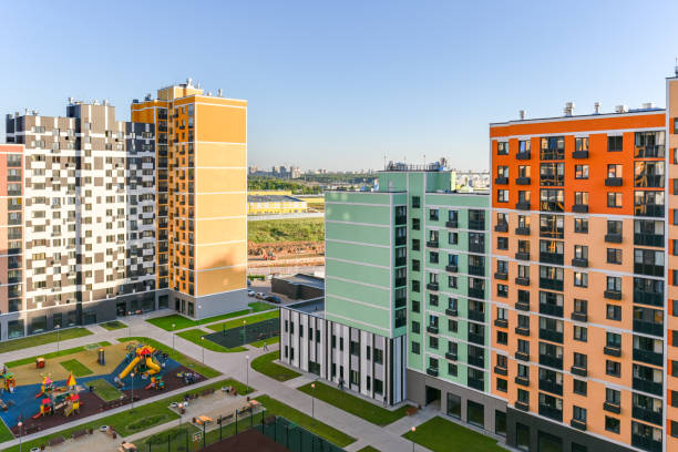 courtyard of a modern colored residential complex in moscow. new and bright houses - condominium complex imagens e fotografias de stock