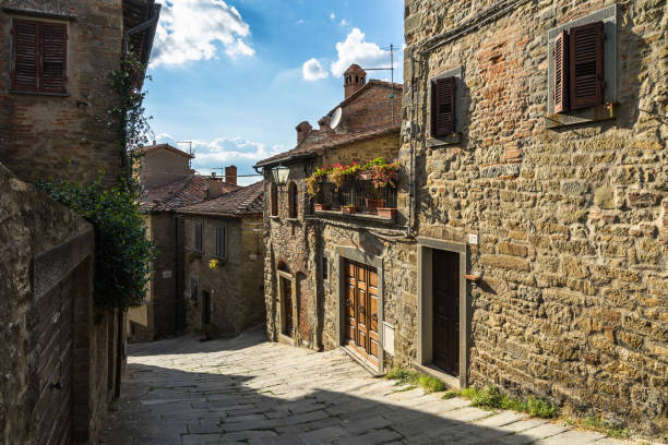 A typical narrow street in Cortona historic center. Cortona is a beautiful medieval town in Tuscany, Italy A typical narrow street in Cortona historic center. Cortona is a beautiful medieval town in Tuscany, Italy cortona stock pictures, royalty-free photos & images