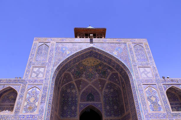 istock Sheikh Lotfollah Mosque and the inner courtyard 1155967638