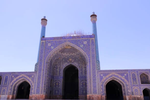 istock Sheikh Lotfollah Mosque and the inner courtyard 1155967639