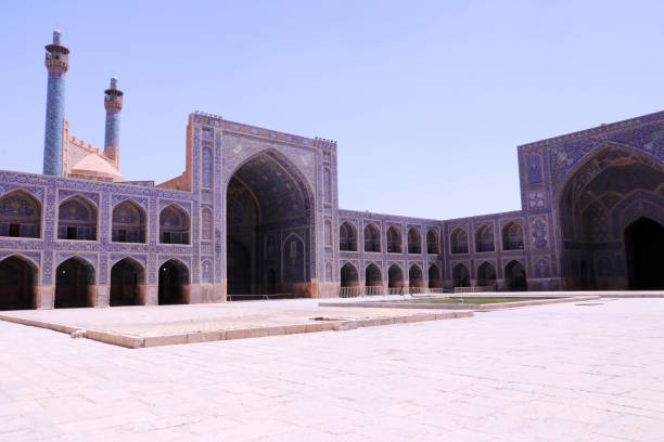 istock Sheikh Lotfollah Mosque and the inner courtyard 1155967655