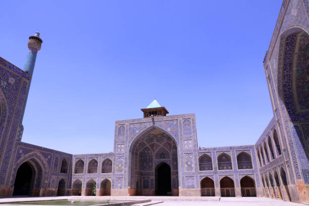 istock Sheikh Lotfollah Mosque and the inner courtyard 1155967661