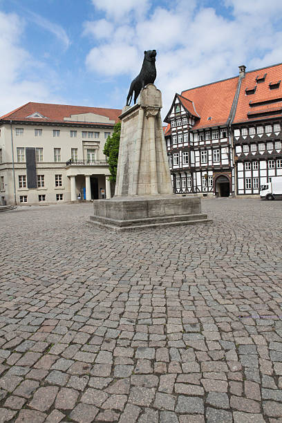 Braunschweig Burgplatz (Castle Square) and lion statue, heraldic animal of Braunschweig, Germany. This statue was cast in bronze in 1166. braunschweig stock pictures, royalty-free photos & images