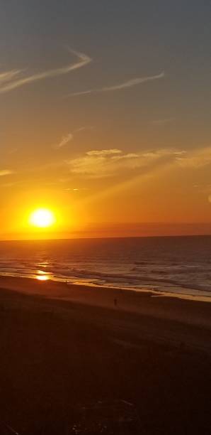 istock Sunrise over the ocean 1155988345