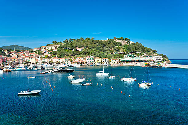 portoazzurro, sur l'île d'elbe, en italie. - tyrrhenian photos et images de collection